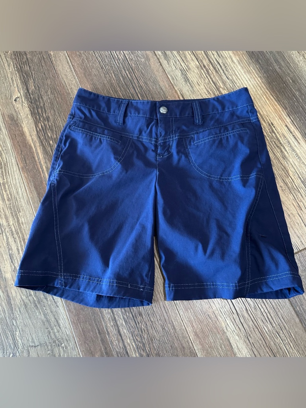Athleta Bermuda navy blue women’s athletic shorts size 4 outdoorsy nylon/spandex